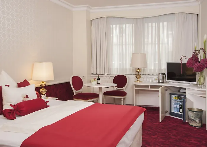 Elaya Center, Trademark By Wyndham فندق 4*
