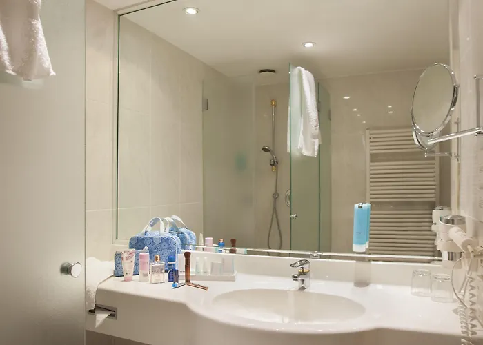 Elaya Center, Trademark By Wyndham מלון 4*
