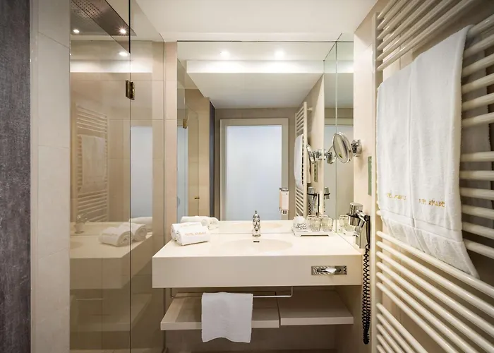 Elaya Center, Trademark By Wyndham מלון 4*