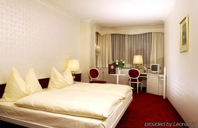 Elaya Center, Trademark By Wyndham Отель